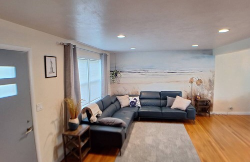 Gurnee Casa | 2bed/1bath TH - 7min Six Flags, 14min Navy Base