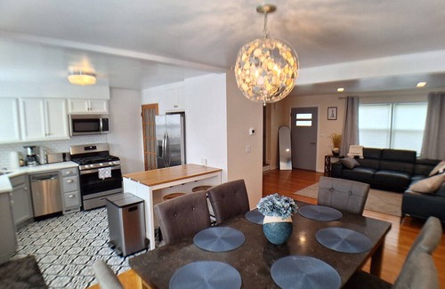 Gurnee Casa | 2bed/1bath TH - 7min Six Flags, 14min Navy Base