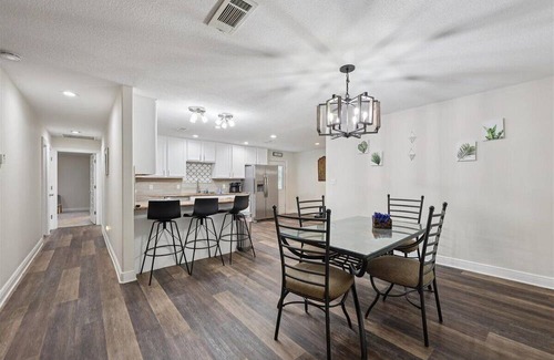 Bridge City Casa | Beautiful 3 bedroom 2 1/2 bath in Bridge city
