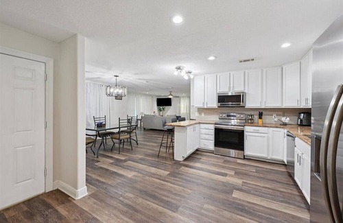 Bridge City Casa | Beautiful 3 bedroom 2 1/2 bath in Bridge city