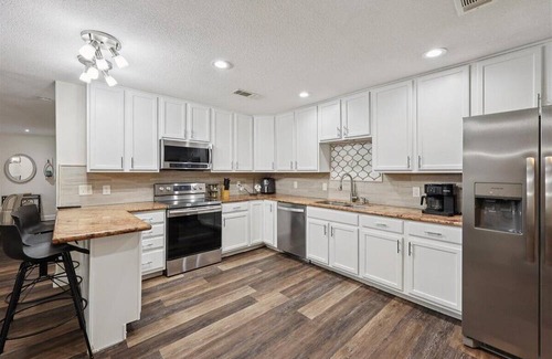 Bridge City Casa | Beautiful 3 bedroom 2 1/2 bath in Bridge city