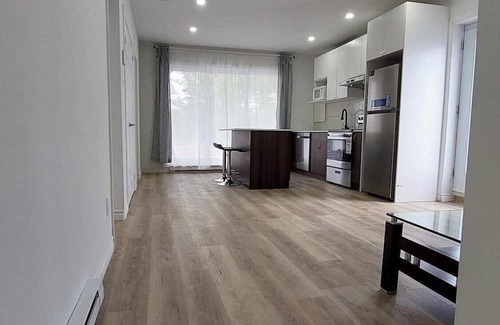 McMasterville Apartamento | Spacious 2BR Apartment · Furnished · 31+ Nights