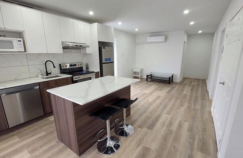 McMasterville Apartamento | Spacious 2BR Apartment · Furnished · 31+ Nights