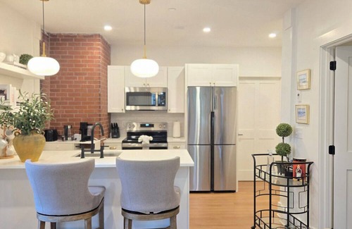 Fox Point Apartamento | 2BR Garden Apt w/Parking Near Brown & RISD