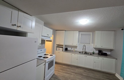 Medicine Hat Casa | Cozy 1BR Suite | Free Wi-Fi + Netflix | Near Downtown Medicine Hat