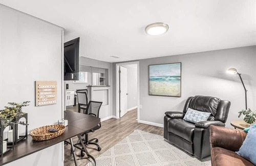 Hazel Park Apartamento | Cozy & Private 1BR Basement suite in Hazel Park