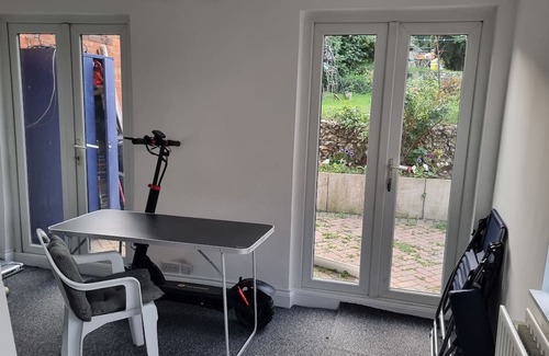 Tilehurst Casa | Blue House with character and charm