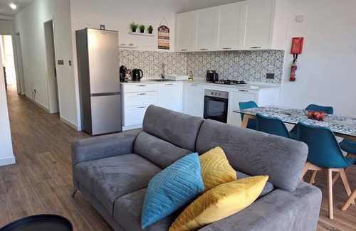 Munxar Apartamento | Water Lily Oasis Courtyard Apartment - 5min Walk to Beach