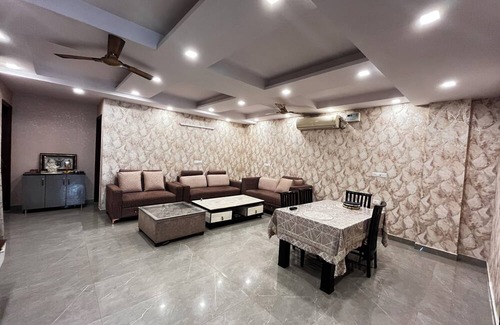 South West Apartamento | Spacious 4-bedroom apartment in lovely Delhi