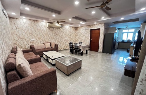 South West Apartamento | Spacious 4-bedroom apartment in lovely Delhi