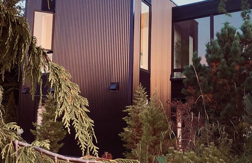 Courtenay Casa | Modern, sunny, eco retreat perched above a trendy jewelry studio!