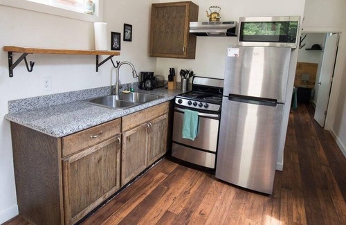Idaho Springs Cabina | Iron Horse Cabin at Base Camp Lodging Company