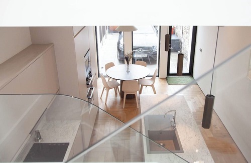 Ballsbridge Casa | 2-Bed Townhouse | Garden & Private Parking in D04