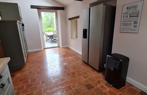 Soucelles Casa | Gîte 'Gîte de Caractère for 13 People' with Private Pool, Wi-Fi, and Air Conditioning