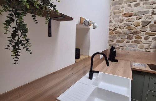 Soucelles Casa | Gîte 'Gîte de Caractère for 13 People' with Private Pool, Wi-Fi, and Air Conditioning