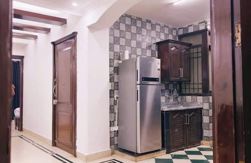 New Delhi Apartamento | 2BHK- GK 2 near M Block Market! by HostMyStay