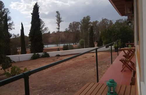 Corte do Pinto Apartamento | Apartment 'Amoreira' with Lake View, Wi-Fi and Air Conditioning