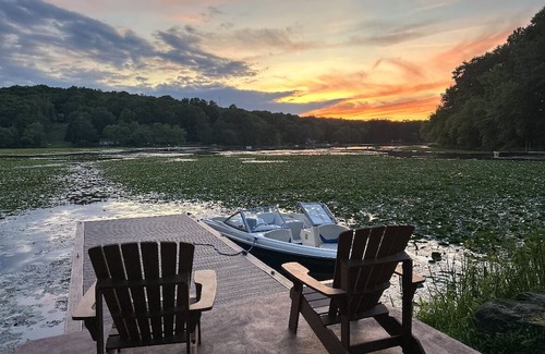 Tunkhannock Casa | Lakeside Getaway+ Dock+ Kayaks+ Fishing