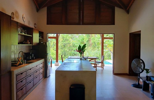 Limon Casa | Villa Paraíso 3 bed, 2 bath w/pool and AC-15 min from Punta Uva