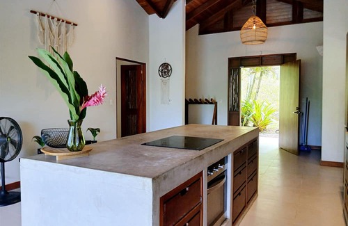 Limon Casa | Villa Paraíso 3 bed, 2 bath w/pool and AC-15 min from Punta Uva