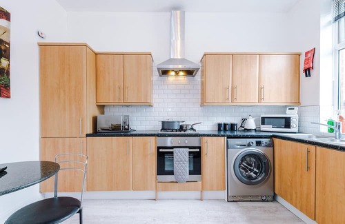Chorley Casa | Ideal For Contractors or Holidays - Chorley House with Free Parking