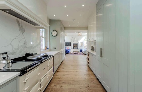 West Hill Casa | Beautiful Family Home w/Garden & Pool - Wimbledon