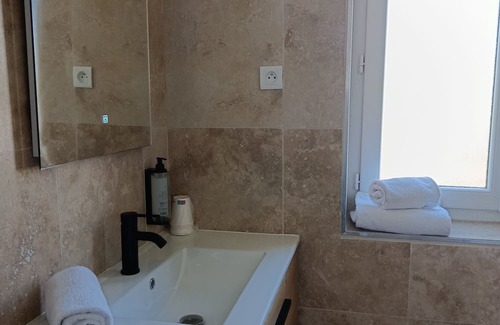 Digne-les-Bains Hotel | Comfort and Relaxation! Free Parking, Minutes to La Malmaison Art Center