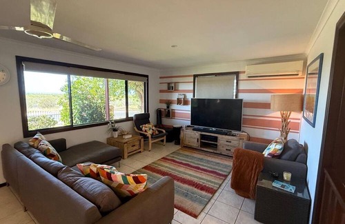 Exmouth Casa | 36 Tambor Drive - With Pool and Jaccuzzi