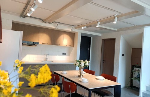 Chengde Apartamento | 2-Bedroom Loft - Onsen, creek, playground (2-hour drive from Beijing)