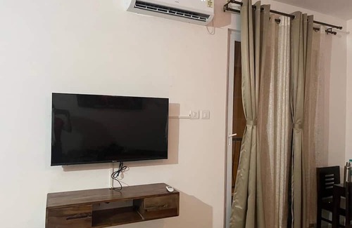 Chicalim Apartamento | Cristelle's Heartwood Haven with Water Park Slides & Gym close to Jacinto Island