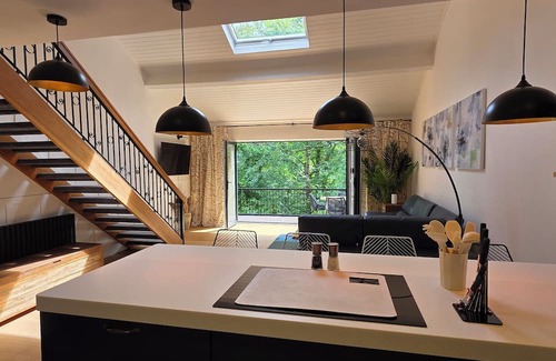 Durham Casa | Peaceful Durham City Centre Hideaway with Terrace & Seasonal Castle Views