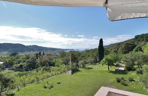 Supetarska Draga Apartamento | Three bedroom apartment with terrace and sea view Rab (A-24682-a)