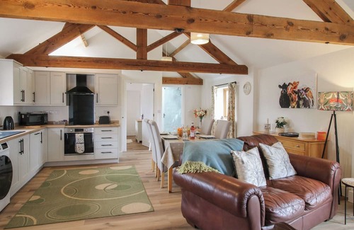 Loppington Cabaña | OAK BARN, pet friendly, with a garden in Wem