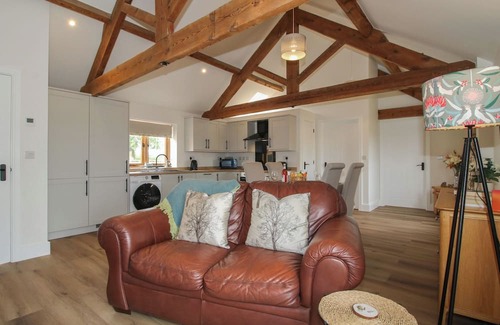 Loppington Cabaña | OAK BARN, pet friendly, with a garden in Wem