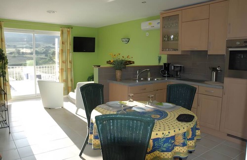 Lagorce Apartamento | Beautiful Estate in the South of Ardèche with Large Pool, BBQ, and Games