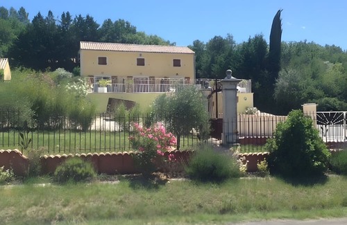 Lagorce Apartamento | Beautiful Estate in the South of Ardèche with Large Pool, BBQ, and Games