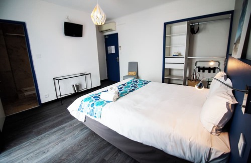 Six-Fours-les-Plages Hotel | Your Dream Getaway in Six Fours Les Plages! Pet-friendly Property!