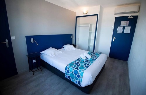 Six-Fours-les-Plages Hotel | Your Dream Getaway in Six Fours Les Plages! Pet-friendly Property!