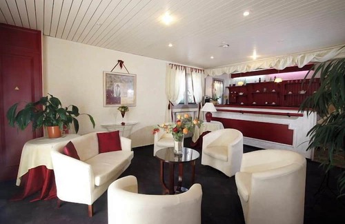 Six-Fours-les-Plages Hotel | Make Your Trip More Enjoyable! Near Fregate Beach with Private Parking!