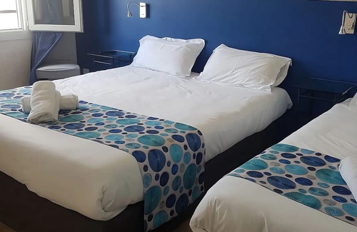 Six-Fours-les-Plages Hotel | Make Your Trip More Enjoyable! Near Fregate Beach with Private Parking!