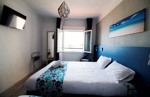 Six-Fours-les-Plages Hotel | Make Your Trip More Enjoyable! Near Fregate Beach with Private Parking!