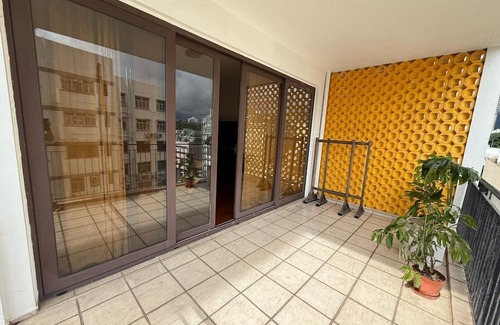 Kowloon Apartamento | Brilliant 4-bedroom and 2.5 bathrooms apartment with AC in Kowloon Tong