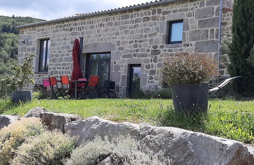 Roche Casa | Holiday Home 'La Clé Des Champs' with Mountain View, Private Terrace and Wi-Fi