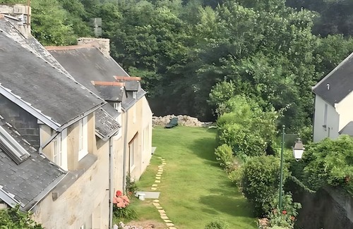 Huelgoat Casa | Les Gites du chaos d'Huelgoat - Quiet Breton House in City Center