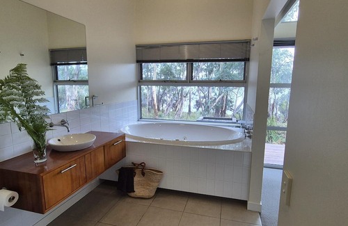 South Bruny Cabaña | Bruny Bay House - Bruny Bay House: A Luxurious Escape Between Two Bays!