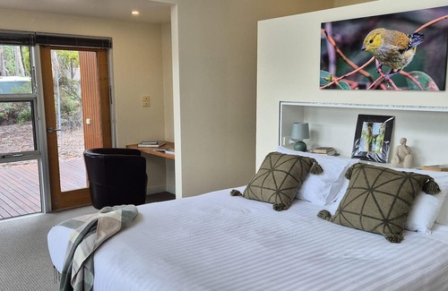 South Bruny Cabaña | Bruny Bay House - Bruny Bay House: A Luxurious Escape Between Two Bays!