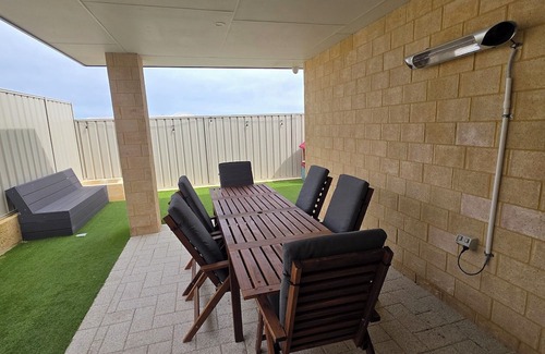 Yanchep Casa | Sandcastle by the Sea - footsteps to the beach!