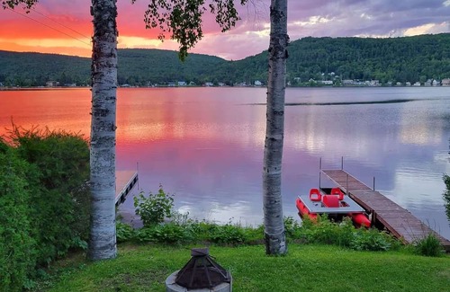 Saint-Damien Casa | Waterfront with Spa and Lake Access