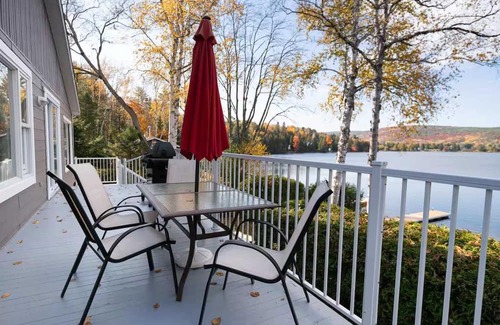 Saint-Damien Casa | Waterfront with Spa and Lake Access