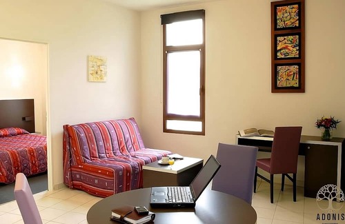 Carcassonne Hotel | Walking Distance to Parc de Bellevue in Historic Centre! Carcassonne w/Kitchen!